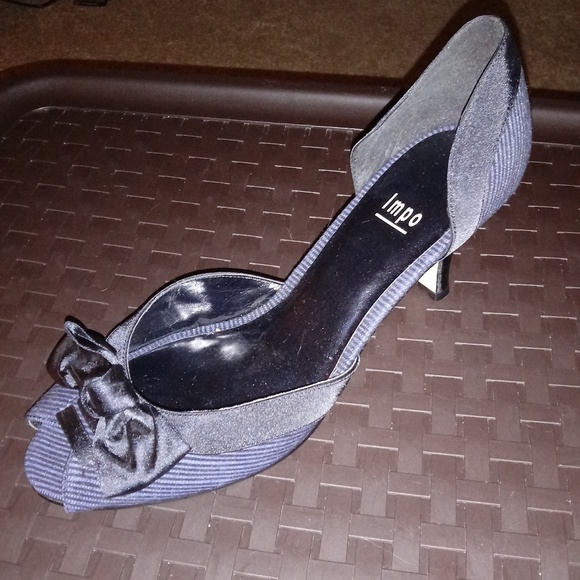 Size 9.0 - Picture 3 of 3